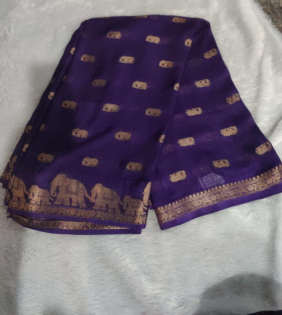 Elegant georgette chiffon Saree with Golden Zari Work